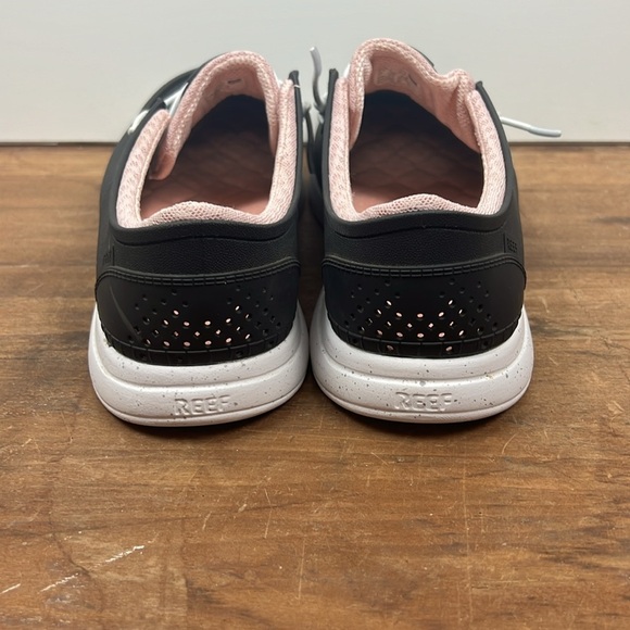 Reef water coast women’s size 11 black and pink perforated  water shoes - Picture 4 of 8